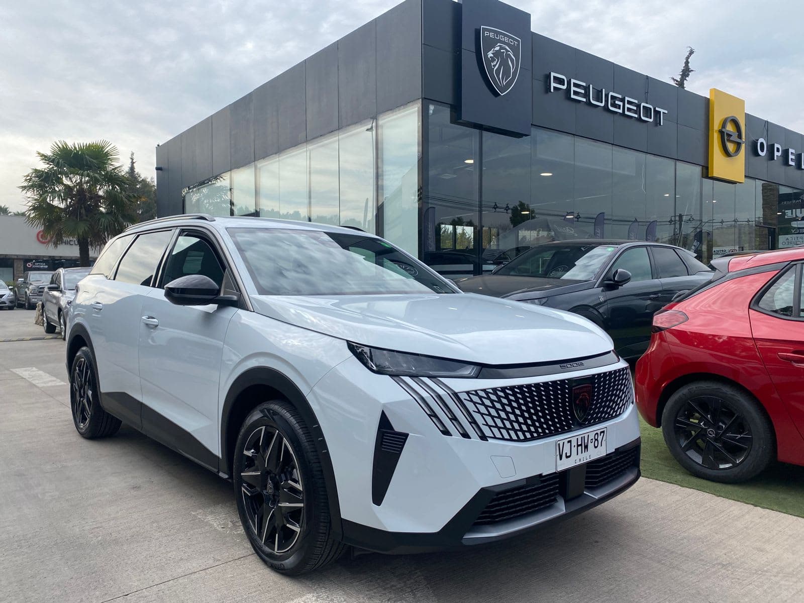 Peugeot 5008 Allure Hybrid AT