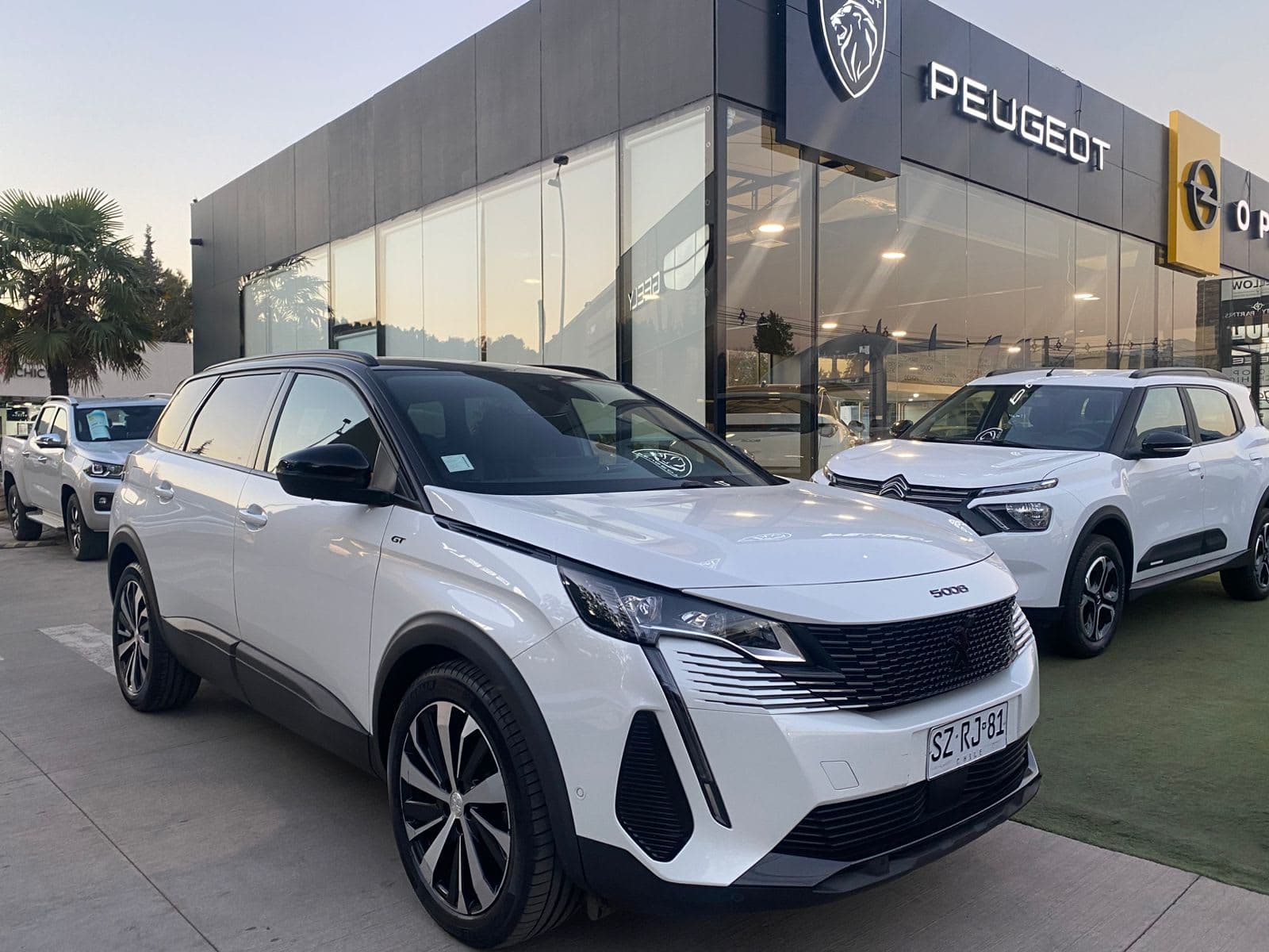 Peugeot 5008 GT Black Pack Diesel 2023 - Imagen 1