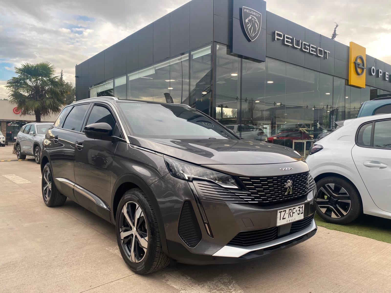 PEUGEOT 5008 ALLURE PACK AT 1.6 THP 2025 - Imagen 1