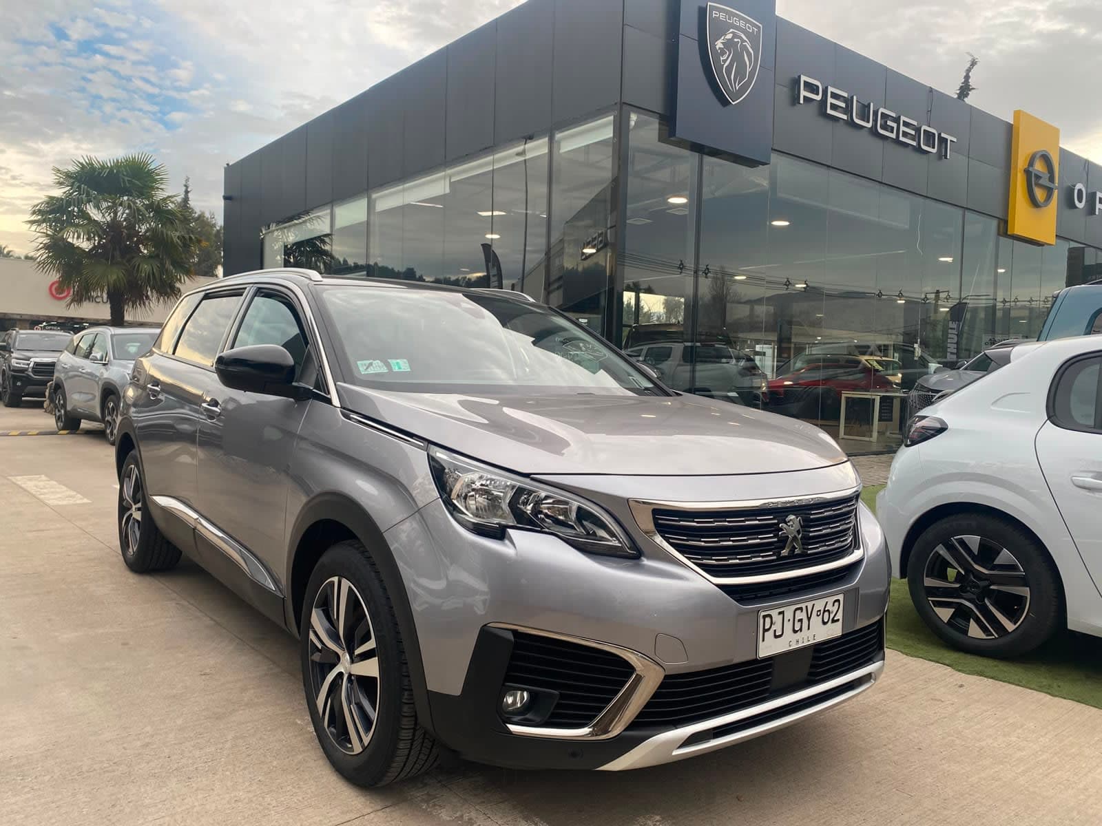 PEUGEOT 5008 ALLURE HDI AT 2021