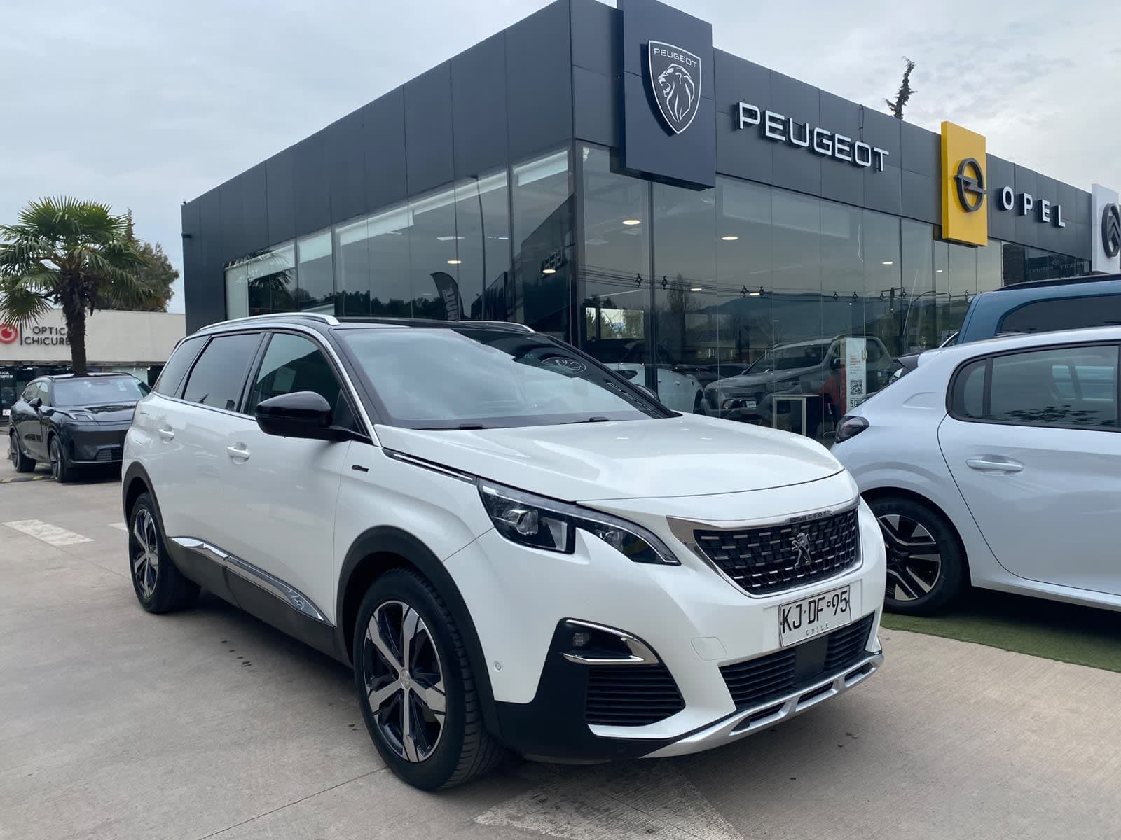 PEUGEOT 5008 GT LINE 2018 1.6 THP AT - Imagen 1
