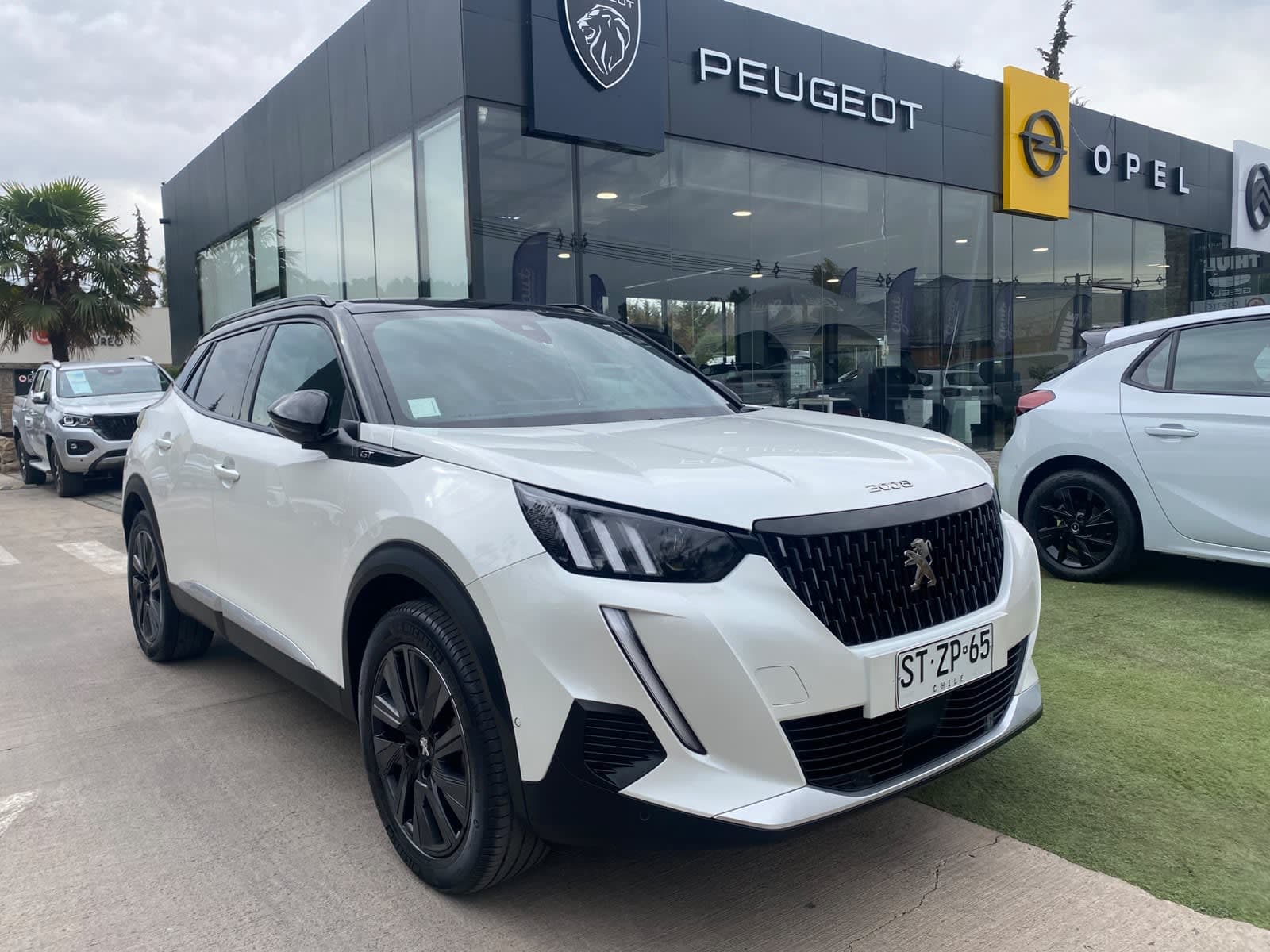 PEUGEOT 2008 GT HDI 2023 - Imagen 1